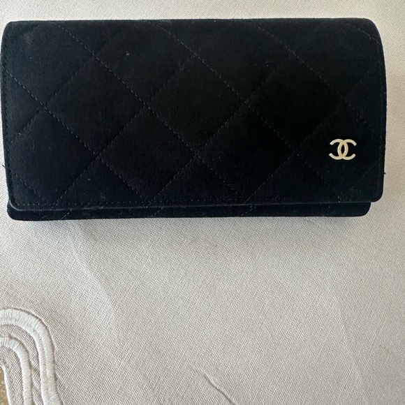 CHANEL Polarized Sunglasses with Case - Picture 8 of 9